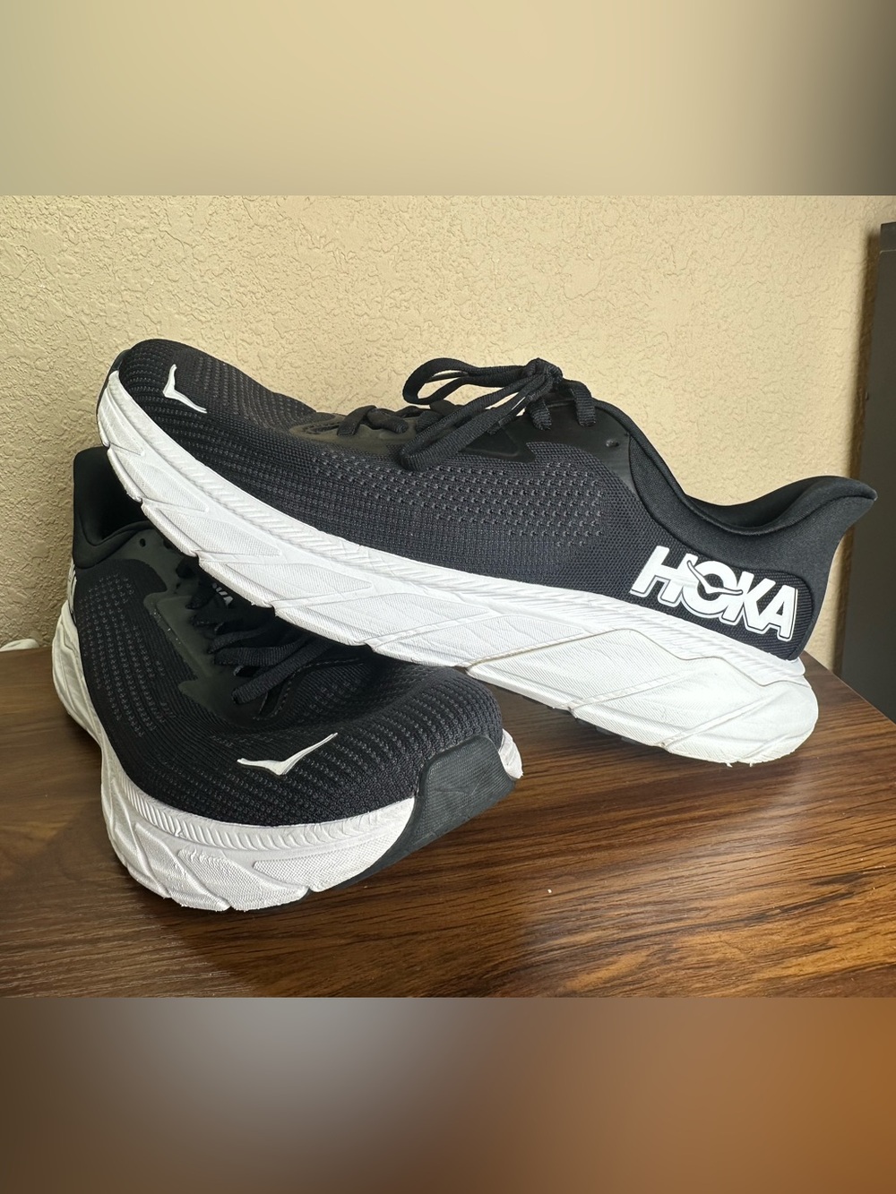 HOKA Arahi 7 Men’s 10.5 Black White Stability Running Shoes 1147850-BWHT